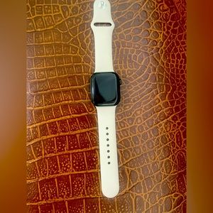 Apple Watch Series 7 , 41mm   Aluminum and ceramic case